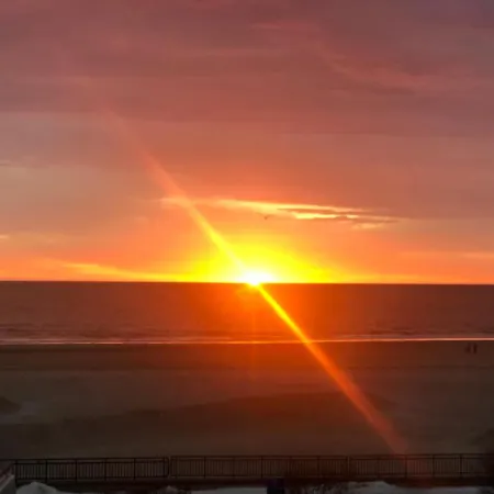 Ocean Front Condo In The Heart Of Hampton Beach-3